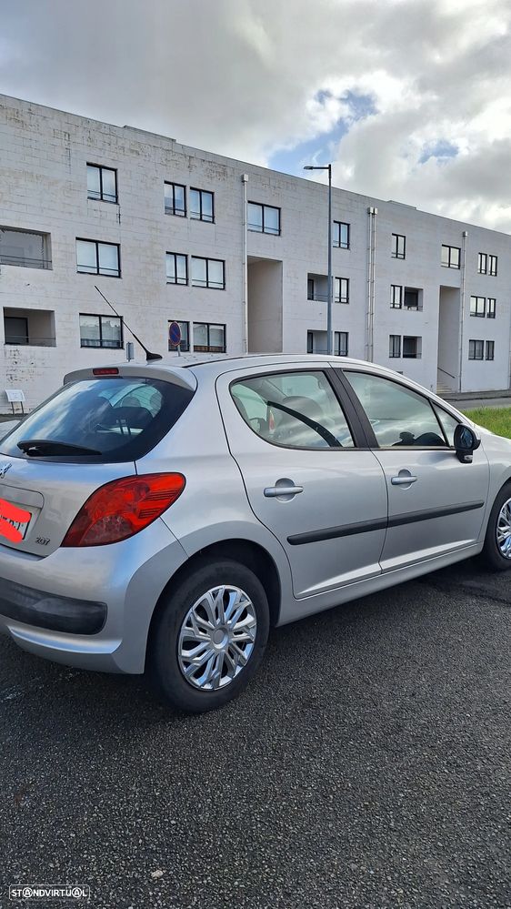 Peugeot 207 - 8