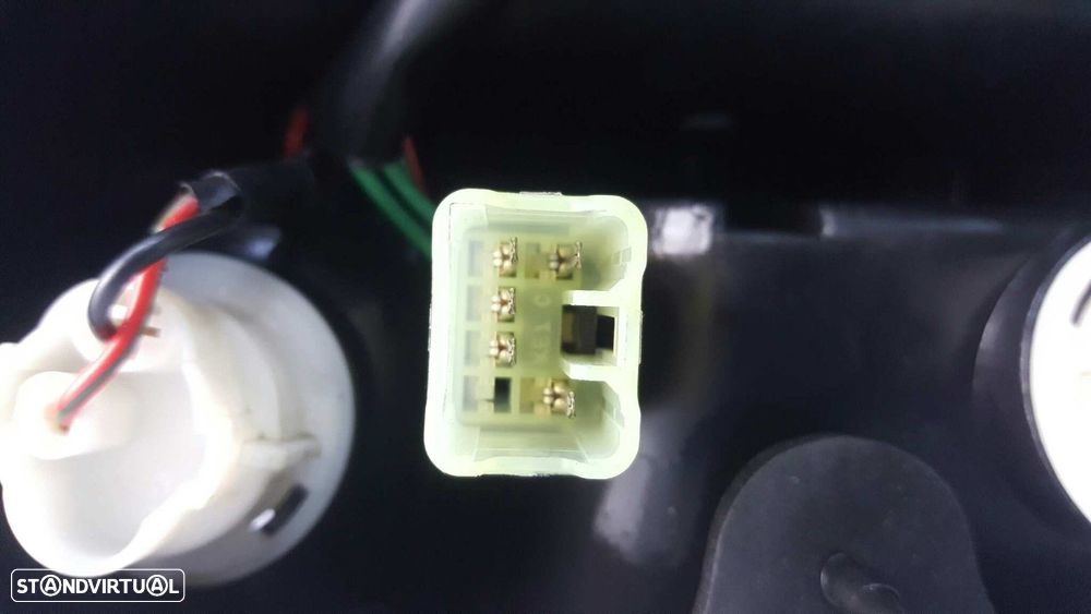 FAROLIM TRASEIRO ESQUERDO HYUNDAI ACCENT (X3) 1.3 GLS - 5