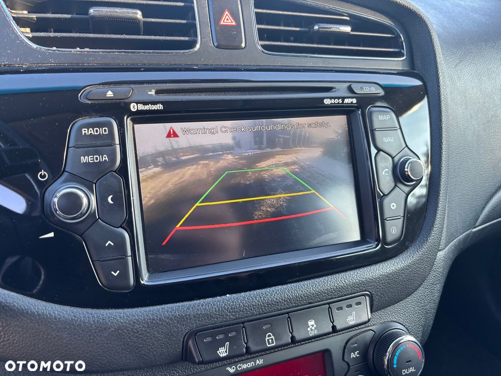 Kia Ceed 1.6 CRDi 128 Dream Team Edition - 16