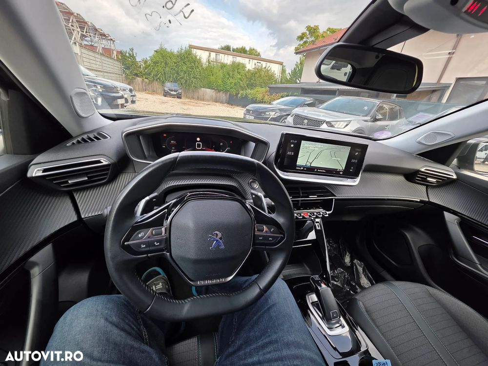 Peugeot 2008 PureTech 130 EAT8 GT - 24