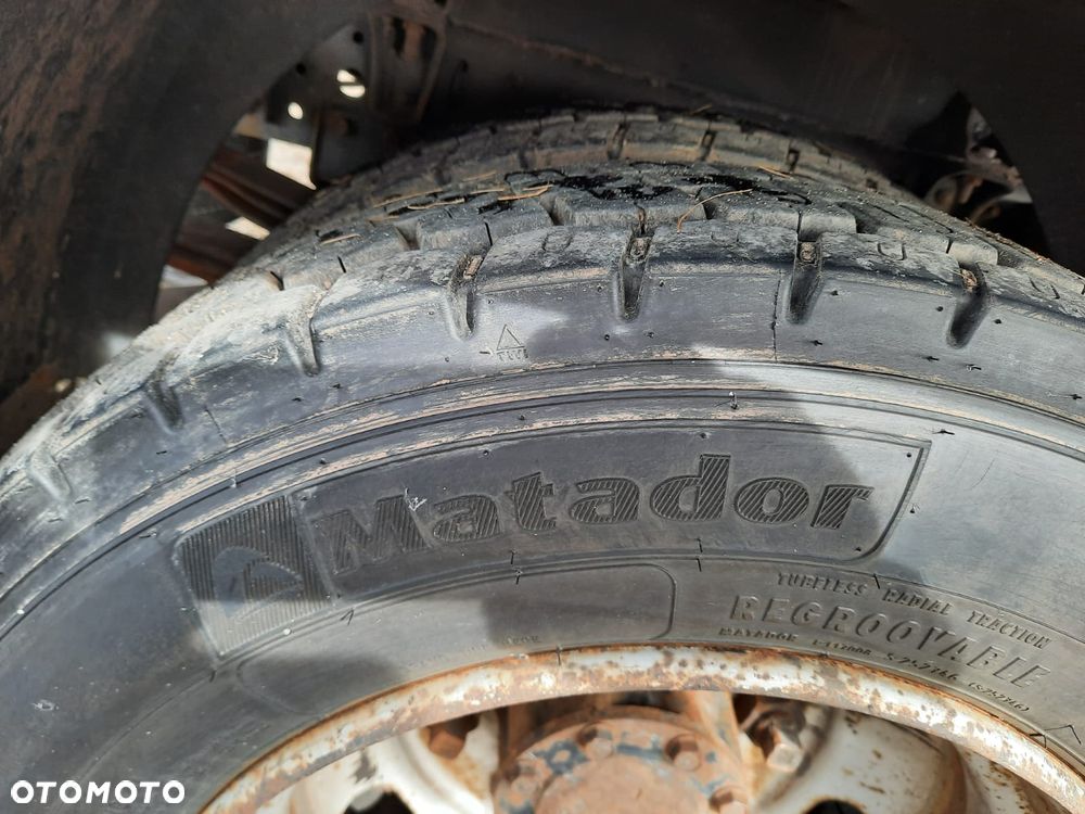 Mitsubishi FUSO - 12