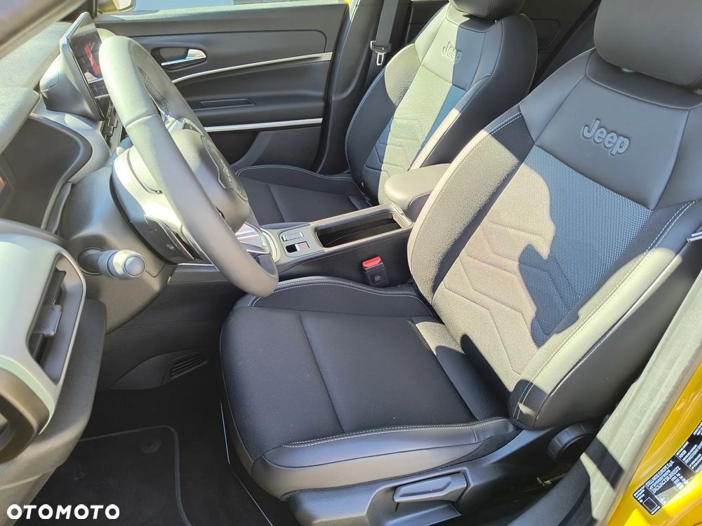 Jeep Avenger 1.2 T3 mHEV Altitude FWD eDCT6 - 8