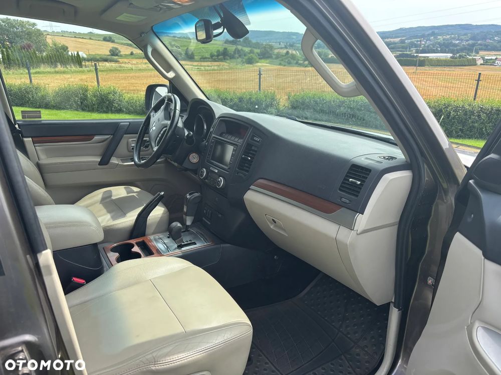 Mitsubishi Pajero 3.2 DID Elegance - 7