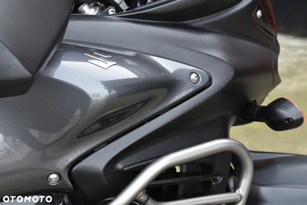 Suzuki V-STROM - 30