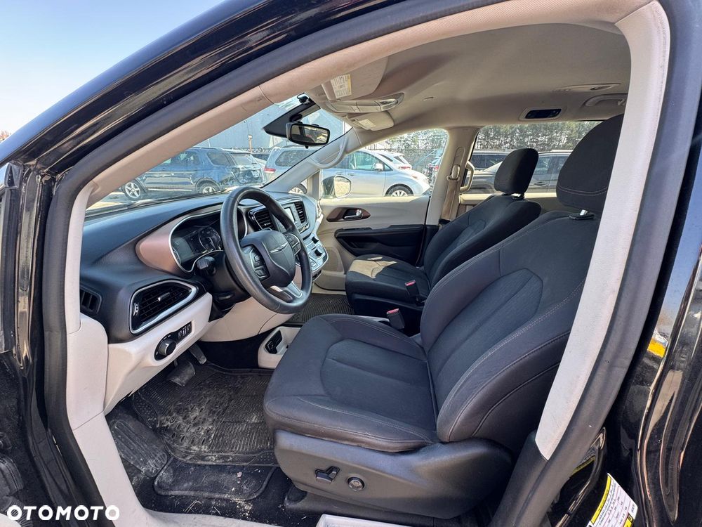Chrysler Pacifica - 12