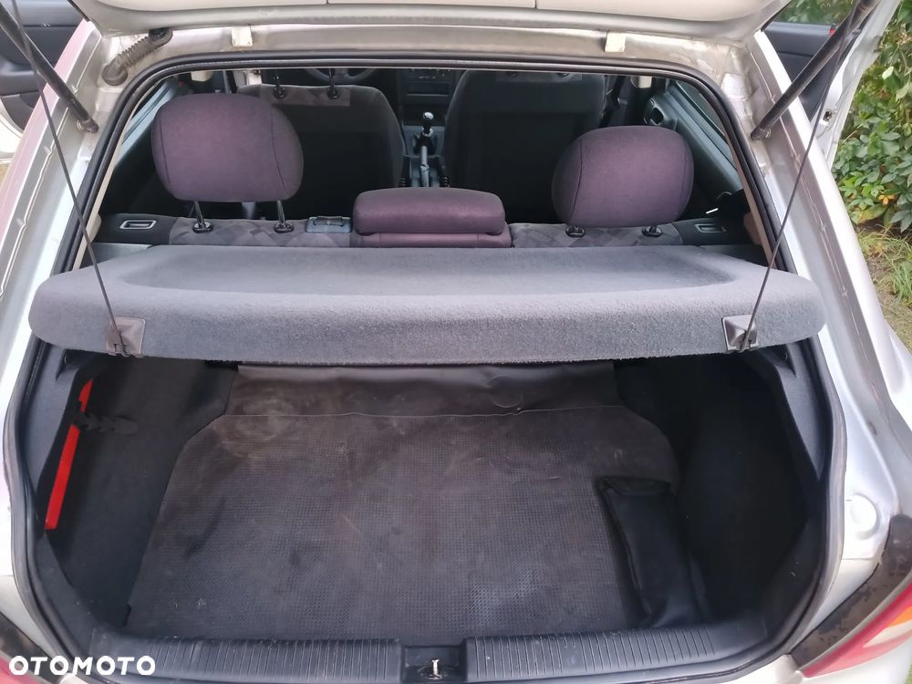 Opel Astra II 1.6 Comfort / Cool - 11