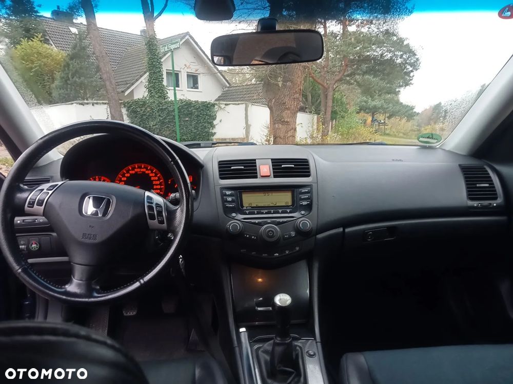 Honda Accord 2.0 Comfort - 11