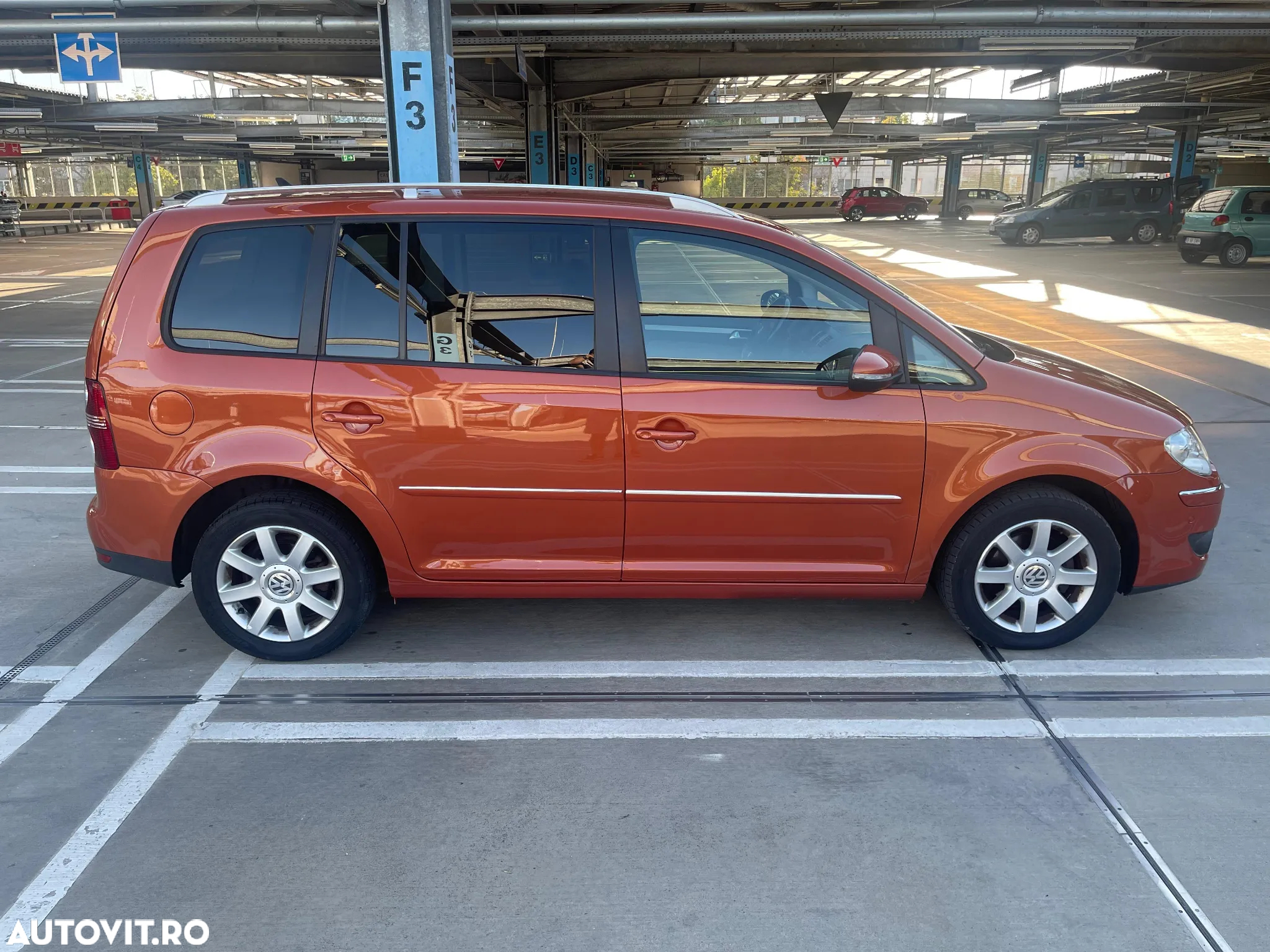 Volkswagen Touran 1.9 TDI DPF DSG United - 5