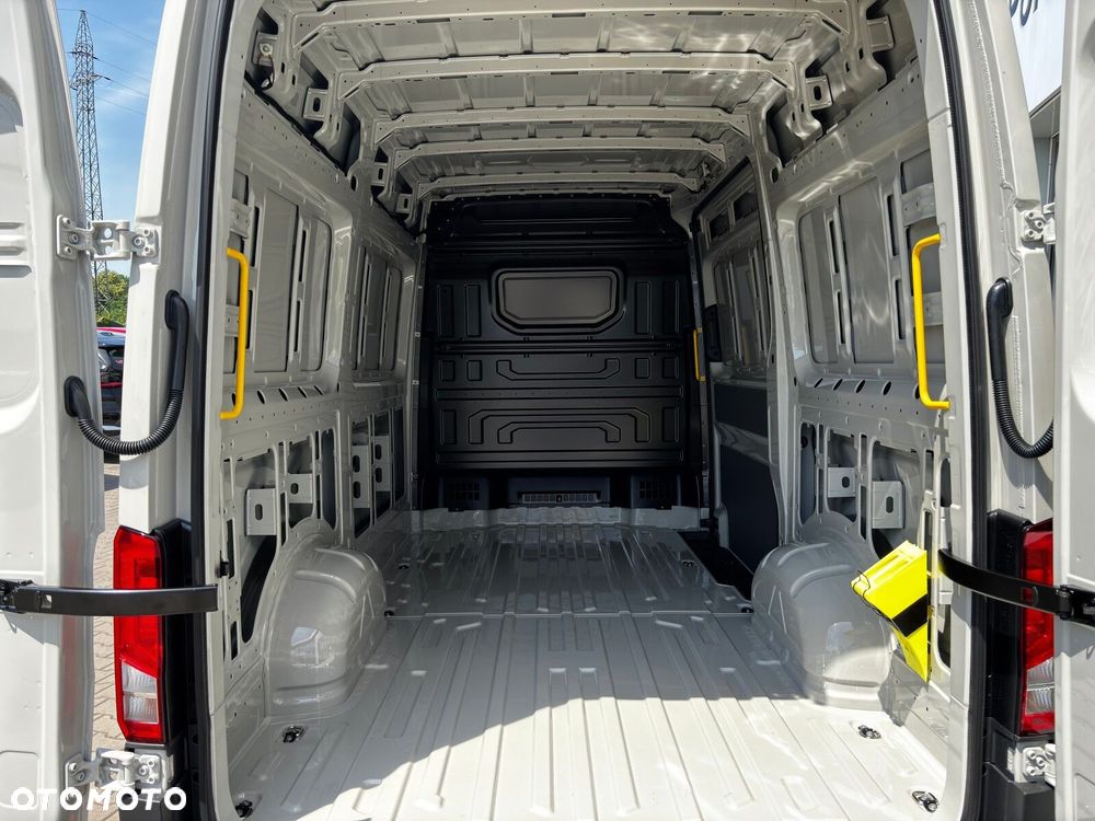 Volkswagen Crafter L3H3 140 KM 6-MANUAL - 11
