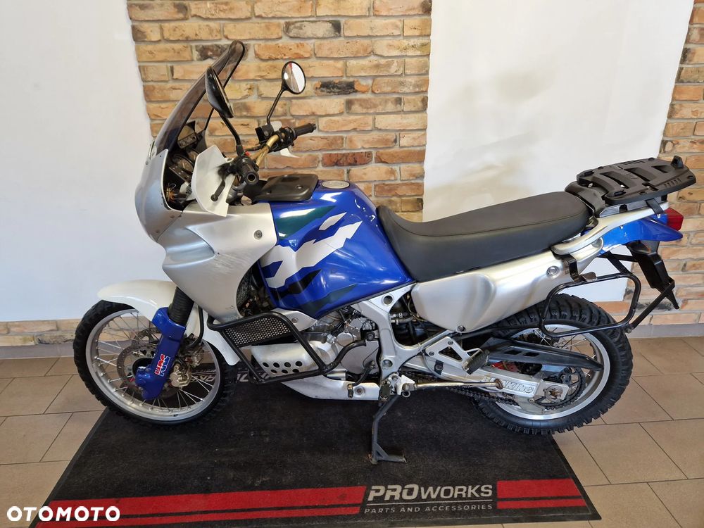 Honda XRV - 25