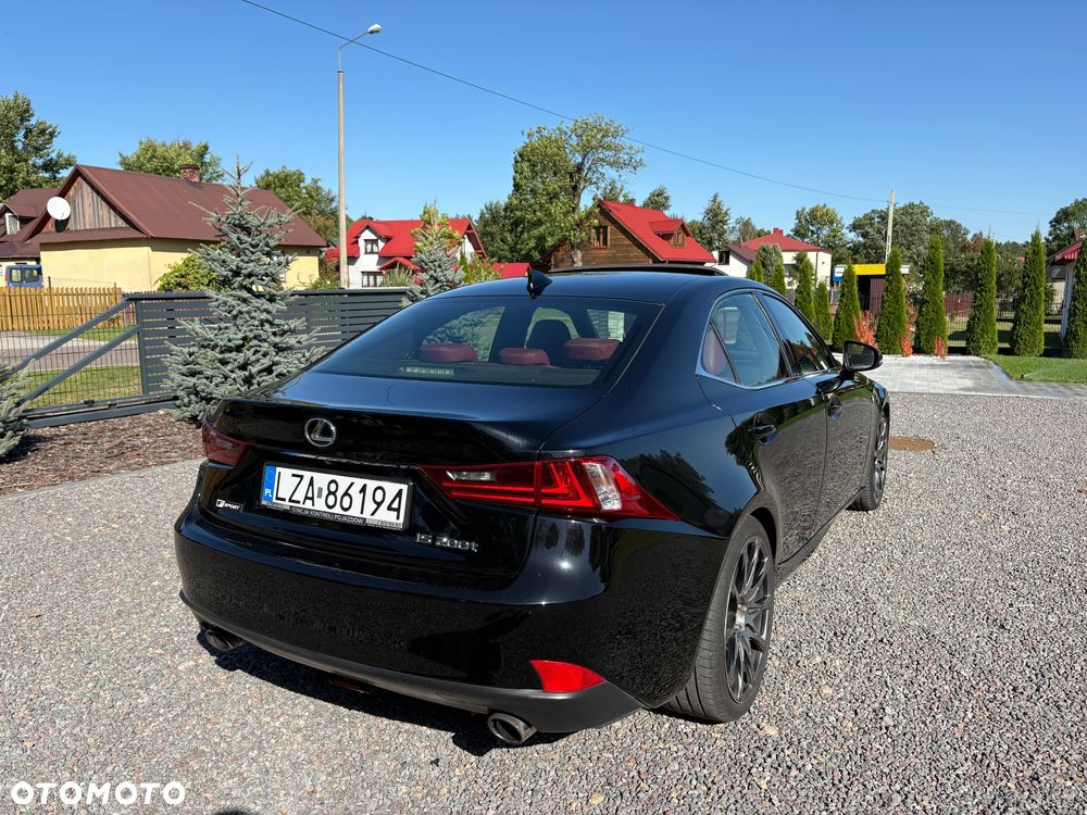 Lexus IS 200t / 300 F Sport - 13