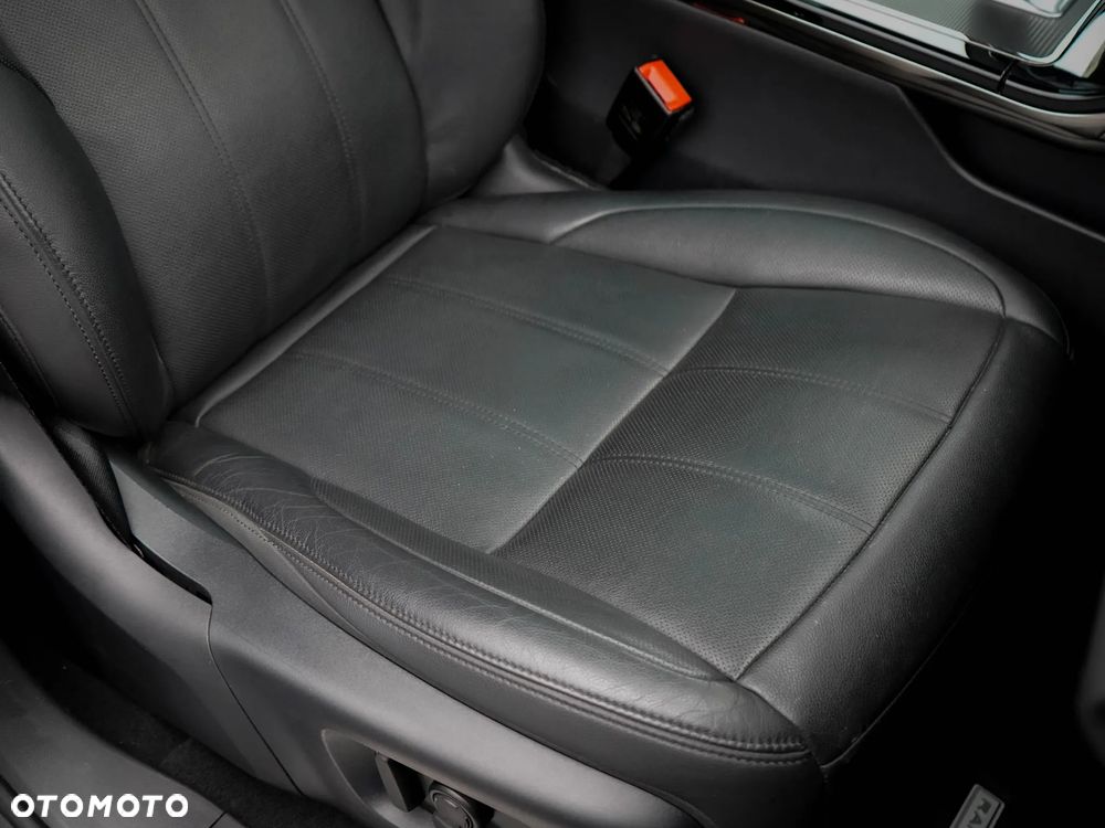 Land Rover Range Rover Evoque P200 R-Dynamic SE - 26