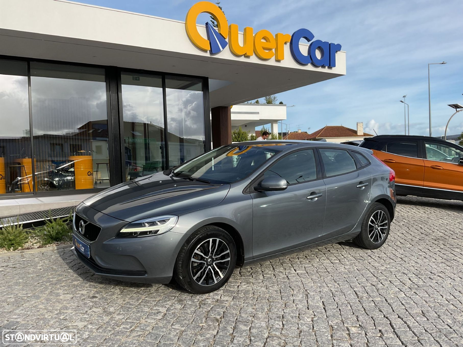Volvo V40 2.0 D2 Momentum Geartronic - 4