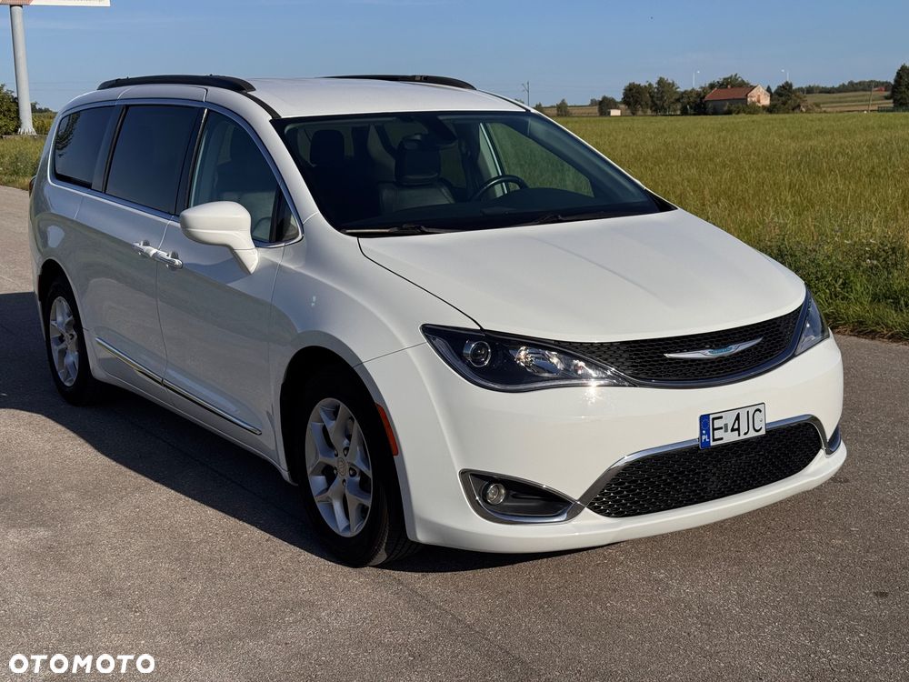 Chrysler Pacifica - 2