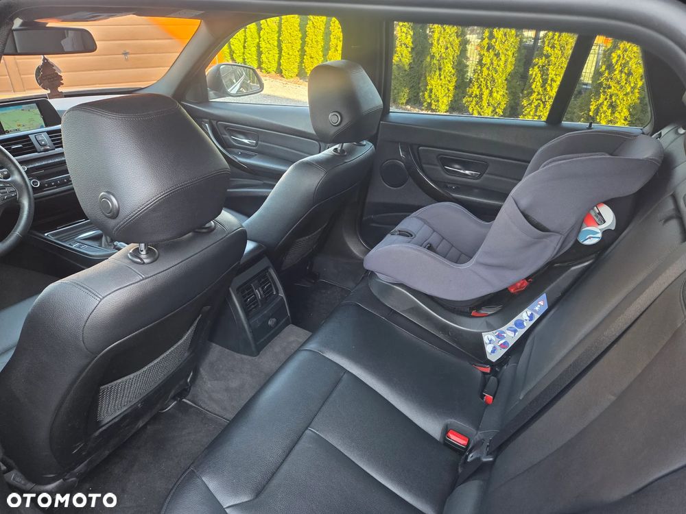 BMW Seria 3 320i Luxury Line - 9