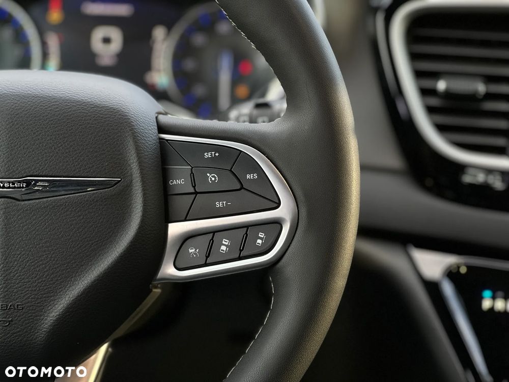 Chrysler Pacifica - 18