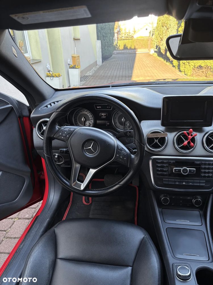 Mercedes-Benz CLA 250 7G-DCT - 11