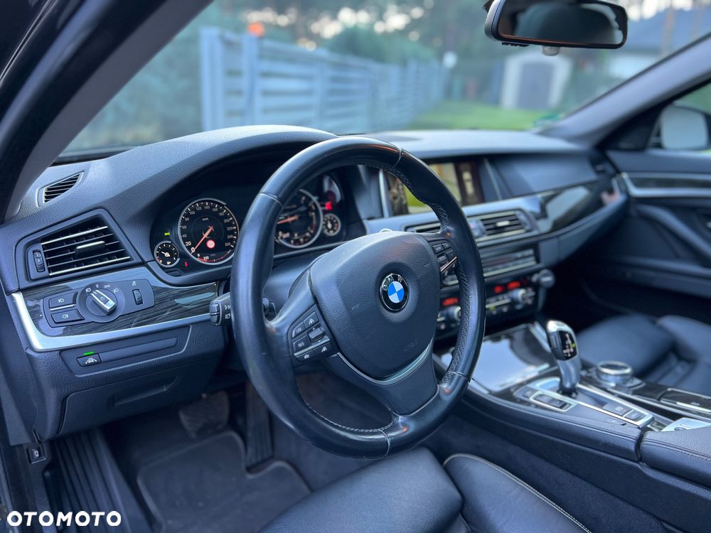 BMW Seria 5 525d Touring Sport-Aut Luxury Line - 13
