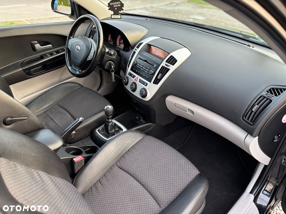 Kia Ceed - 11