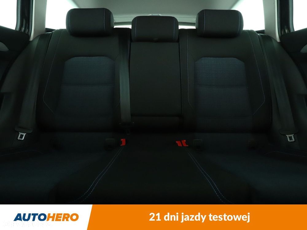 Volkswagen Passat - 15