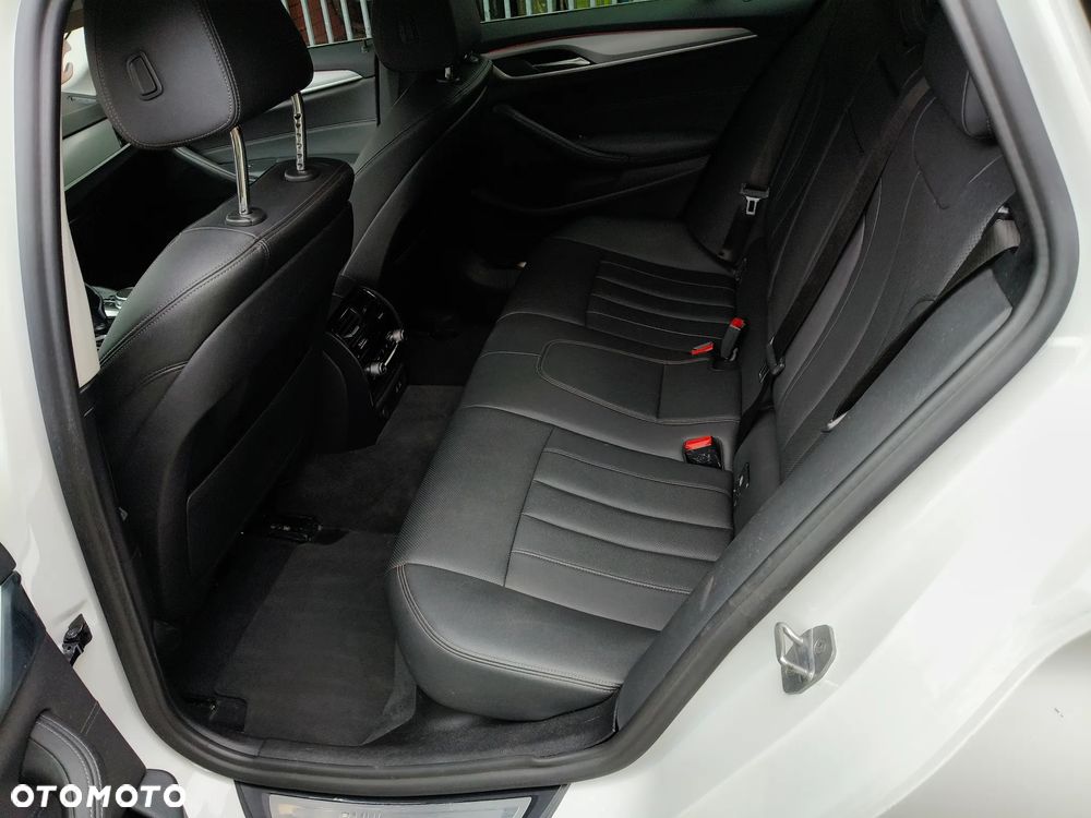 BMW Seria 5 520d mHEV - 11