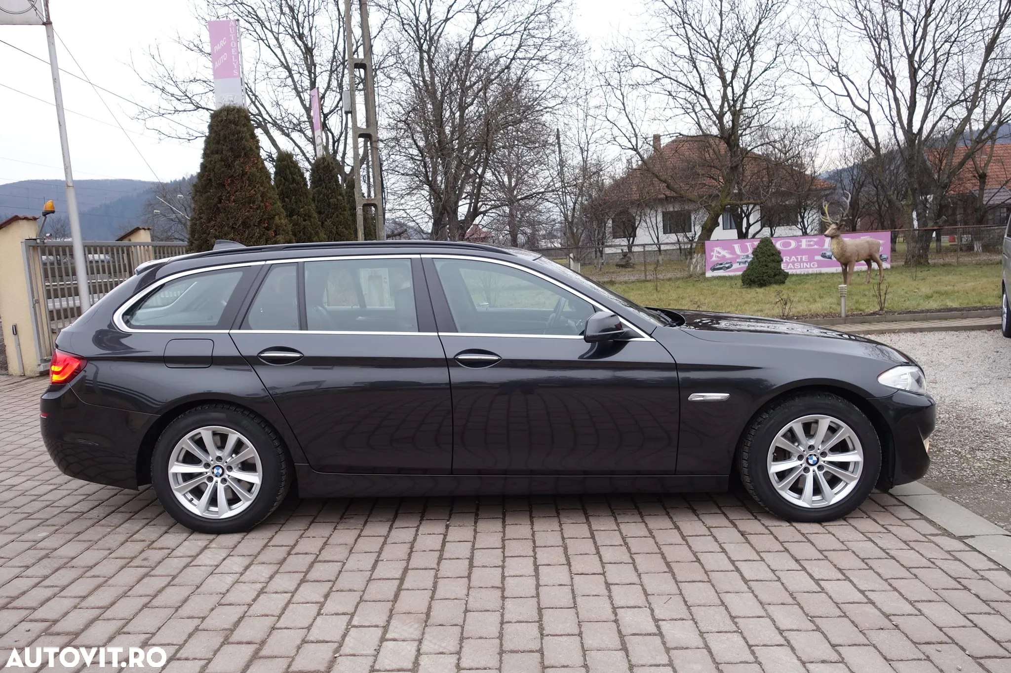 BMW Seria 5 530d xDrive Touring Aut. Luxury Line - 11