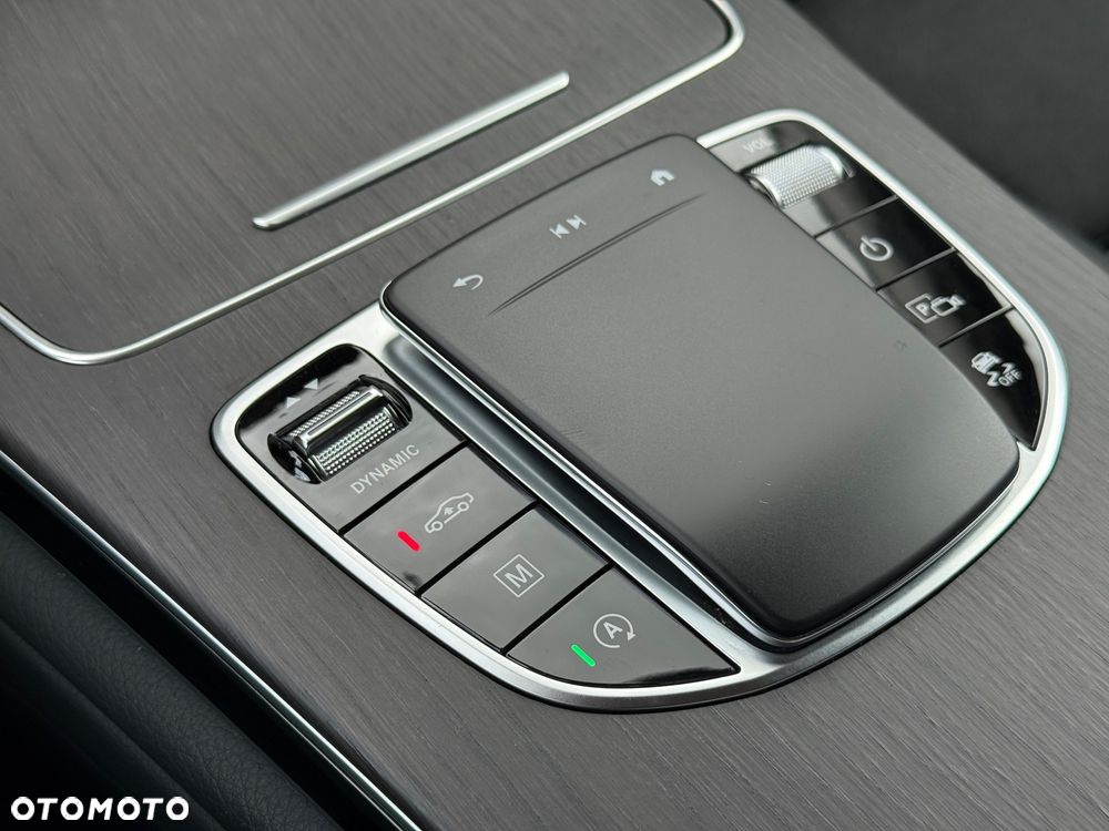 Mercedes-Benz GLC 220 d 4Matic 9G-TRONIC AMG Line Plus - 23