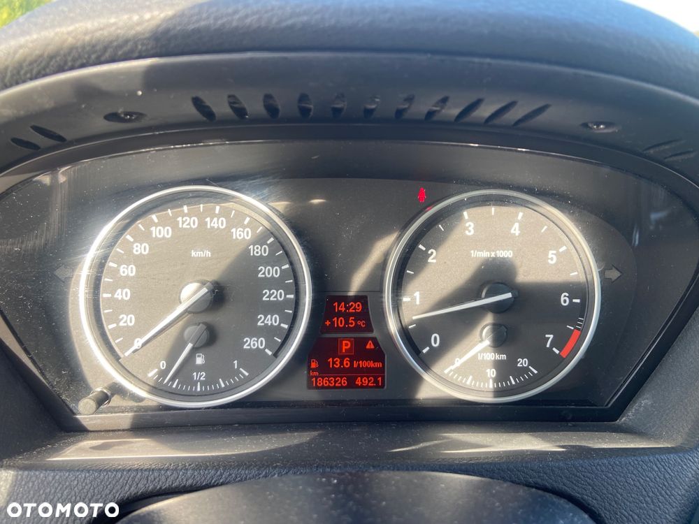 BMW X5 4.8i xDrive - 16