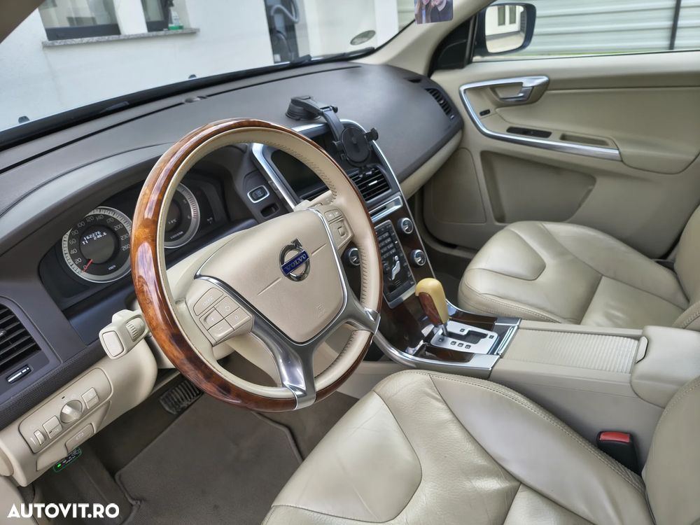 Volvo XC 60 D5 AWD Aut. Summum - 4