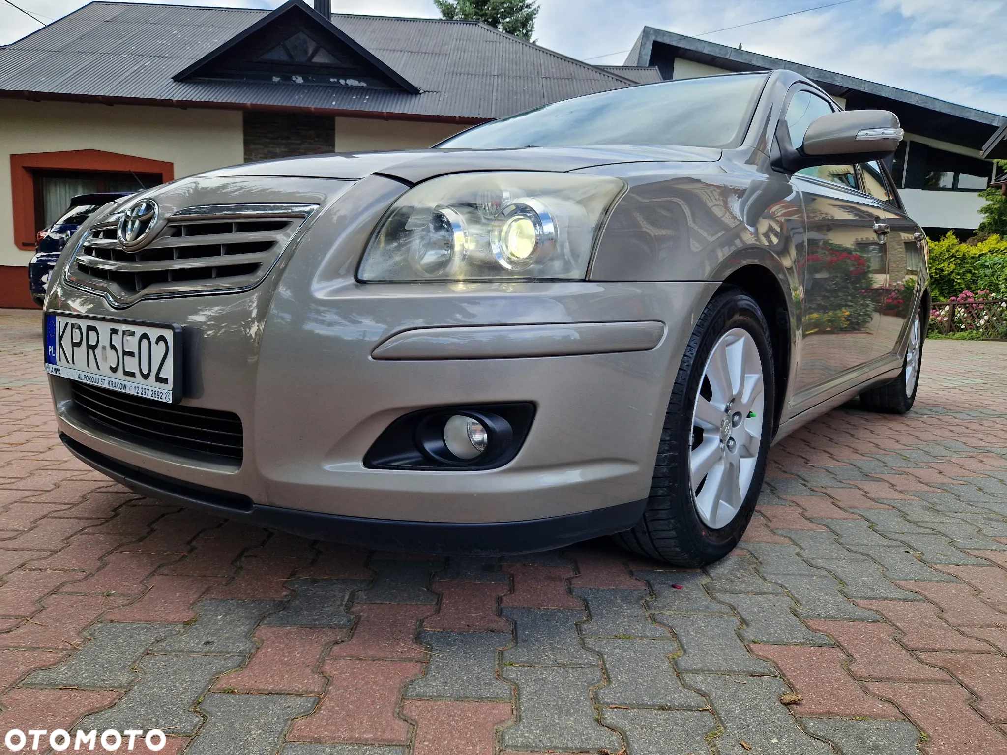 Toyota Avensis 1.8 VVT-i Sol - 2