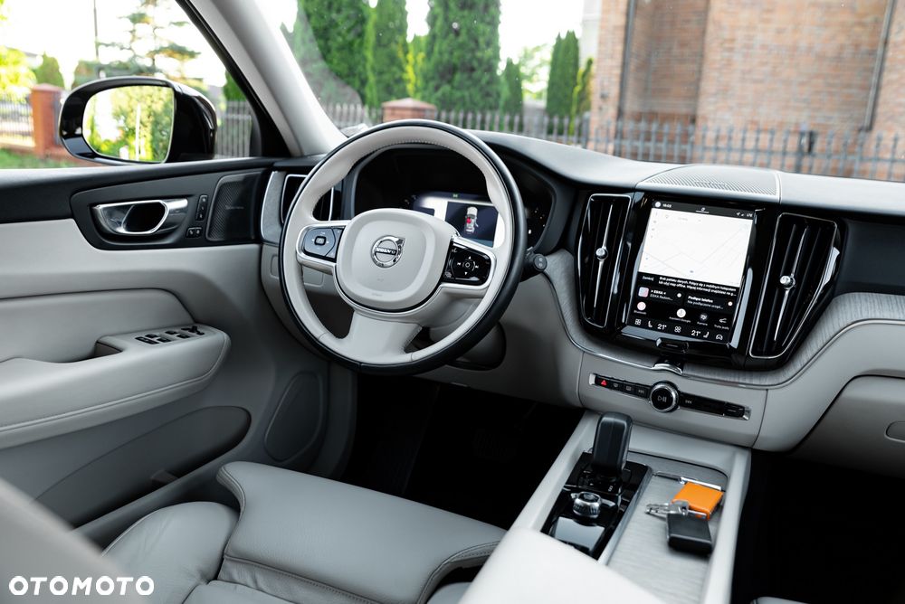 Volvo XC 60 D5 AWD R-Design - 25