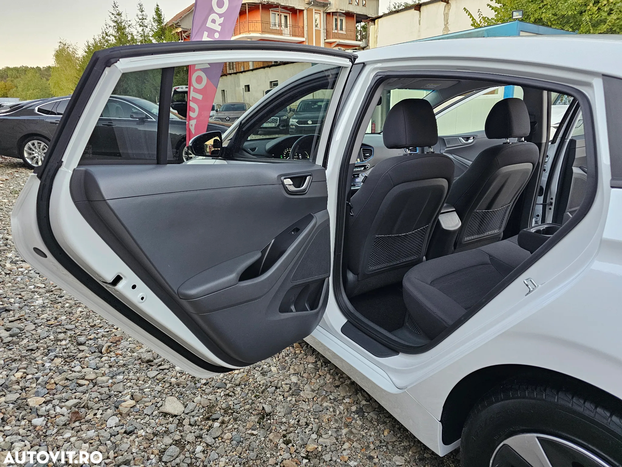 Hyundai IONIQ - 23