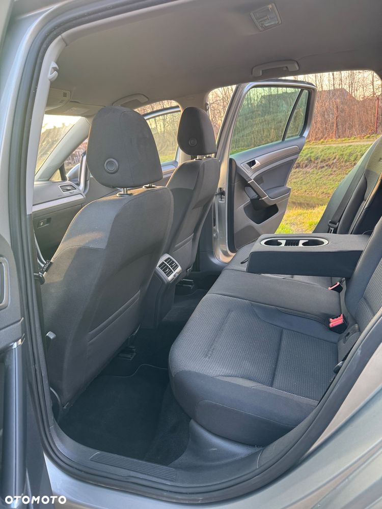 Volkswagen Golf - 10