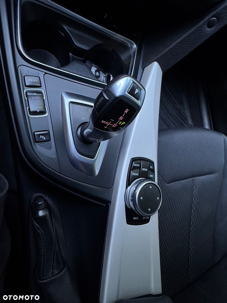 BMW Seria 3 318d - 9