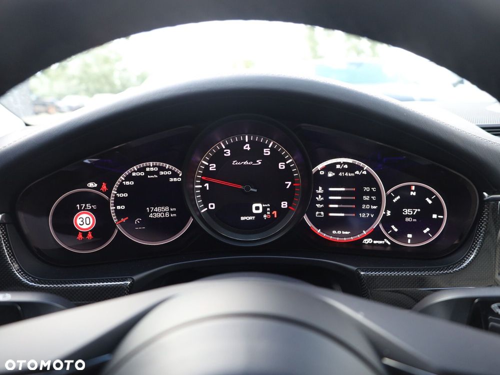 Porsche Panamera Turbo S - 12