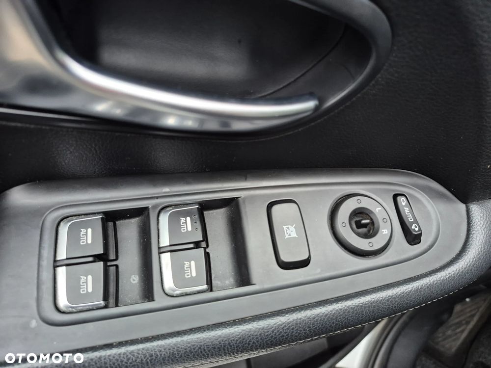 Kia Carens 1.7 CRDi 115 Dream-Team Edition - 15