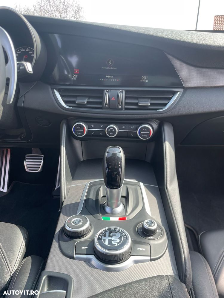 Alfa Romeo Giulia 2.0 Turbo AWD AT8 Veloce - 10