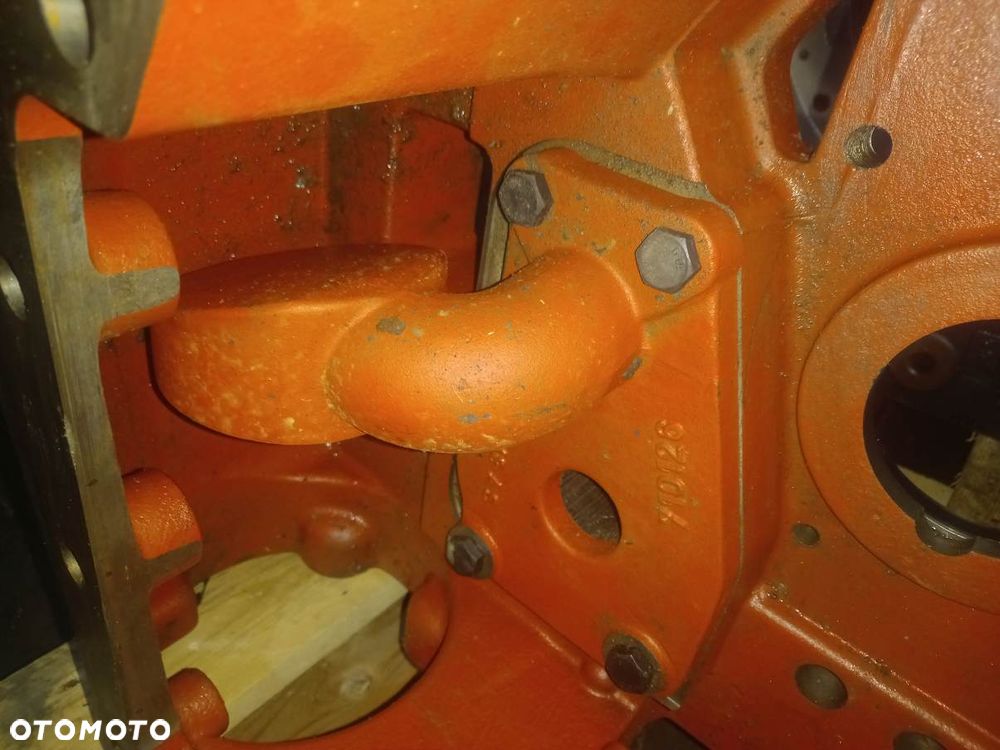 Obudowa pompy systemowej skrzyni biegów McCormick XTX145 - 1