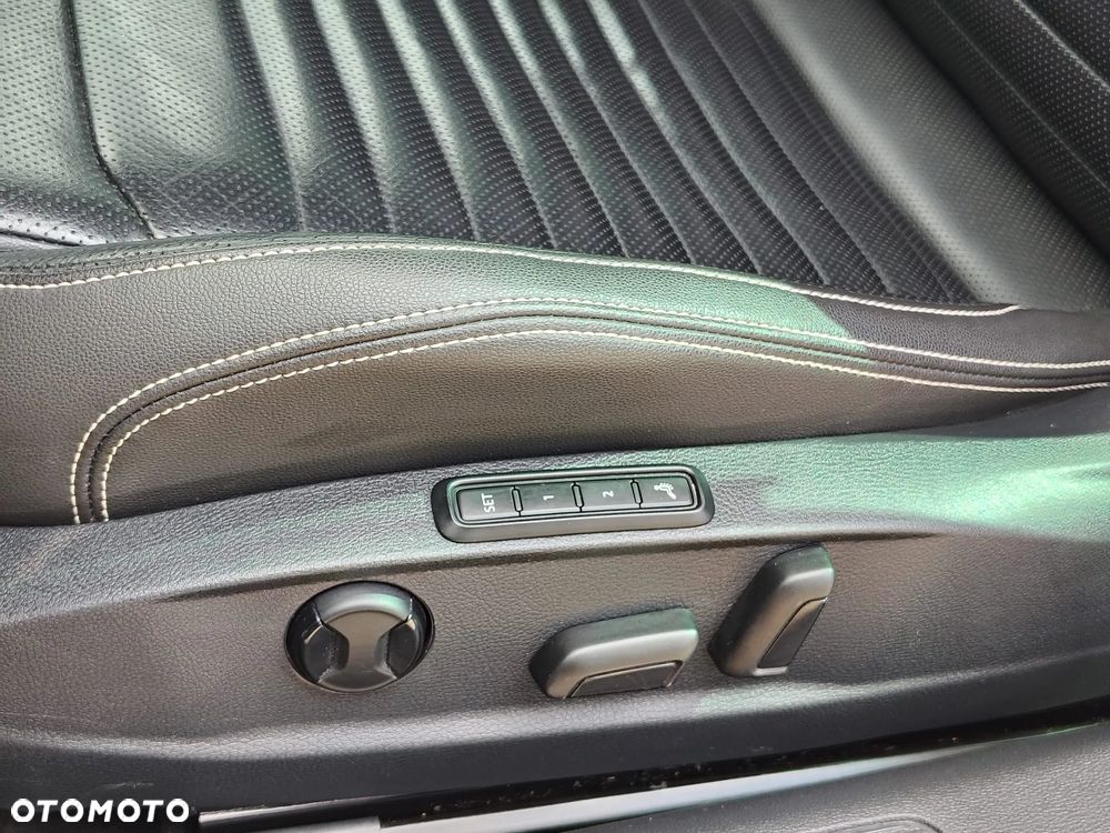 Volkswagen Passat 2.0 TSI Business DSG - 25