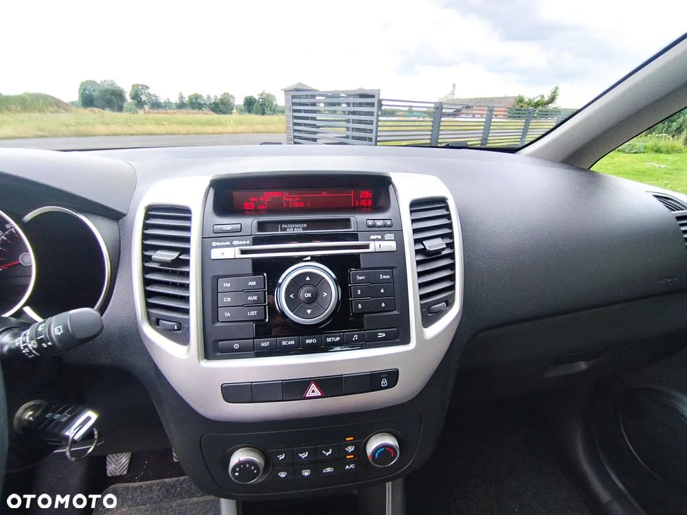Kia Venga - 16
