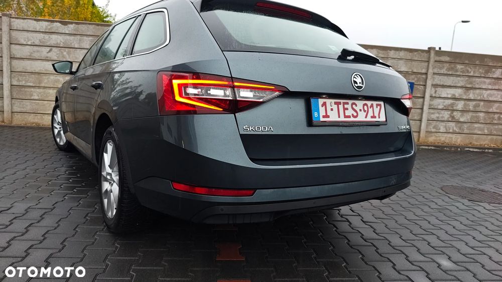 Skoda Superb 2.0 TDI Premium Edition - 24