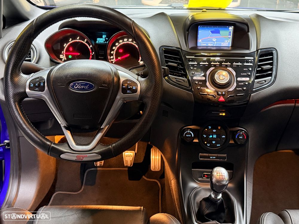 Ford Fiesta 1.6 EcoBoost c/ Pack Pele Desportiva ST - 27