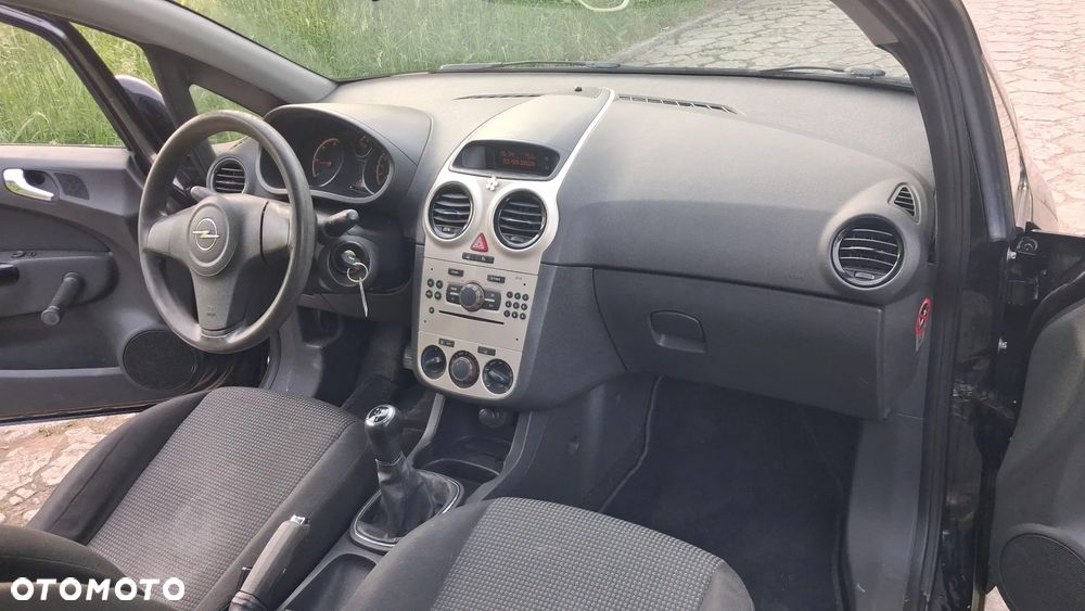 Na części Opel Corsa D silnik 1.3 CDTI A13DTC, Z13DTJ lakier Z20R skrzynia maska zderzak drzwi klapa szyba fotel kanapa lusterko lampa deska GWARANCJA !!! Przód Tył Zestaw Komplet Drzwi Klapa Zderzak Błotnik Maska Grill Atrapa Szyba Pas Lampa Lusterko Boczki Fotel Kanapa Kokpit Deska Rozdzielcza Przełącznik Włącznik Sterownik Przewody Wiązka Instalacja Moduł Komputer Czujnik Listwa Pompa Alternator Wtryski Głowica Rozrusznik Kompresor Sprzęgło Dwumas Silnik  Skrzynia ABS Klimatyzacji Paliwa Wspomagania Kolektor Turbina Przepustnica Zawór Chłodnica Koło Hak Belka Sanki Zawieszenie Mcpherson Półoś Amortyzator Wydech Tłumik Zacisk - 11