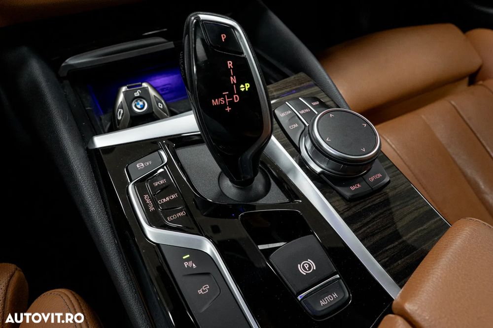 BMW Seria 5 520d Aut. Sport Line - 33