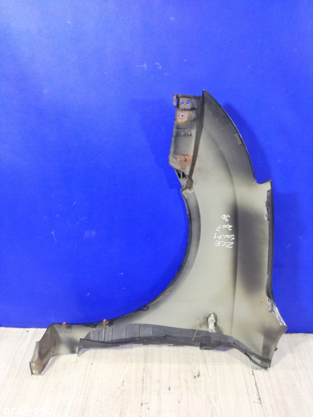 Suzuki Swift III MK6 05/10 błotnik przód przedni prawy ZCE - 9