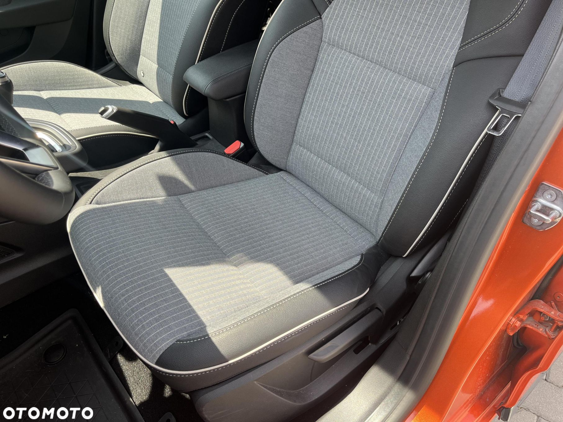 Renault Clio 1.0 TCe Techno - 12