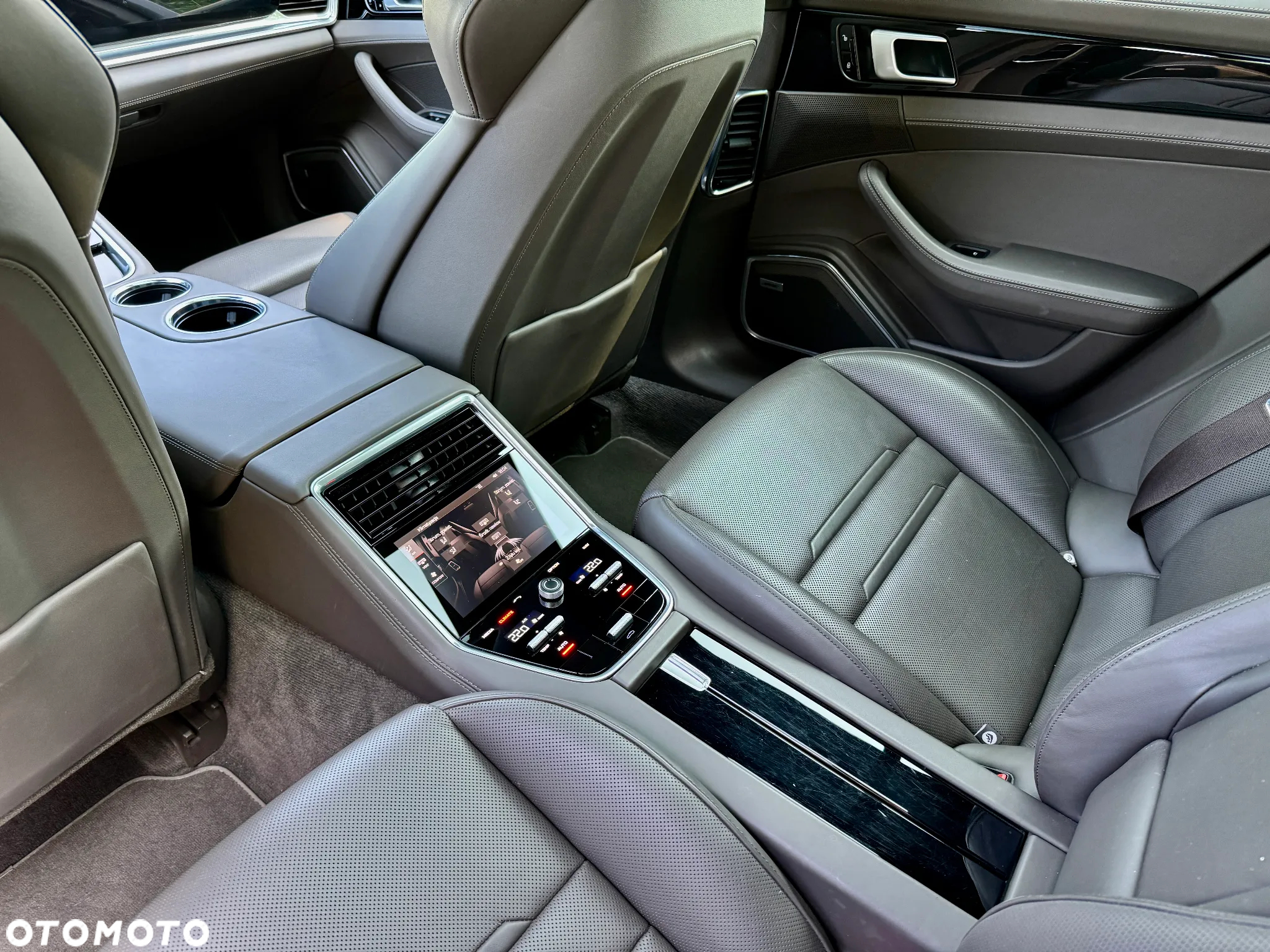 Porsche Panamera 4 - 11