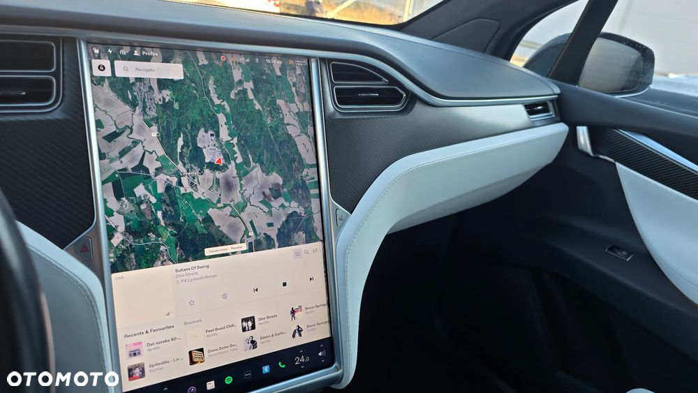Tesla Model X - 26
