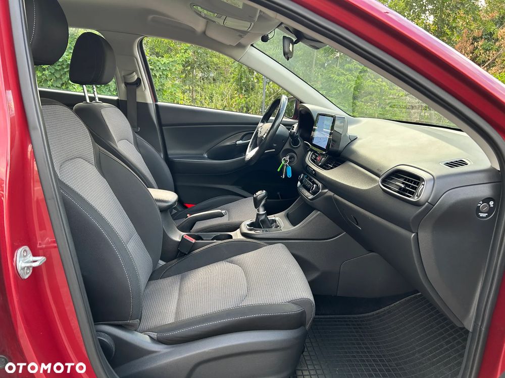 Hyundai i30 1.5 DPI Classic + - 19