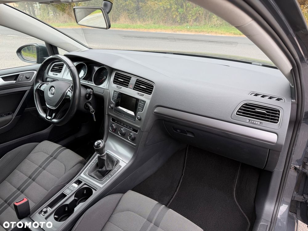 Volkswagen Golf - 32